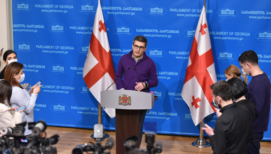 Mamuka Mdinaradze: the opposition shall give the answer to the question – are the signatures of more than 11 000 of their members in the Commission fraud or these people were bribed to re-sign the electoral documents