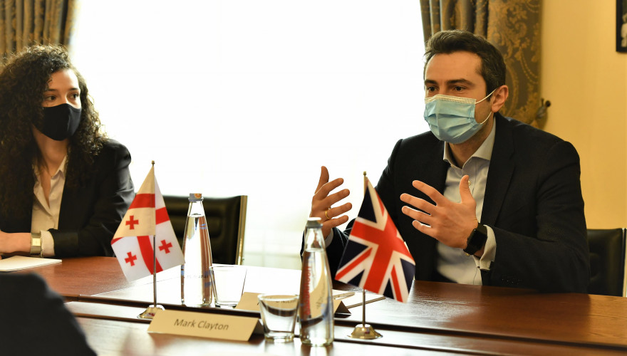 პარლამენტის თავმჯდომარის მოადგილე, კახაბერ კუჭავა დიდი ბრიტანეთისა და ჩრდილოეთ ირლანდიის გაერთიანებული სამეფოს საგანგებო და სრულუფლებიან ელჩს საქართველოში, მარკ კლეიტონს შეხვდა