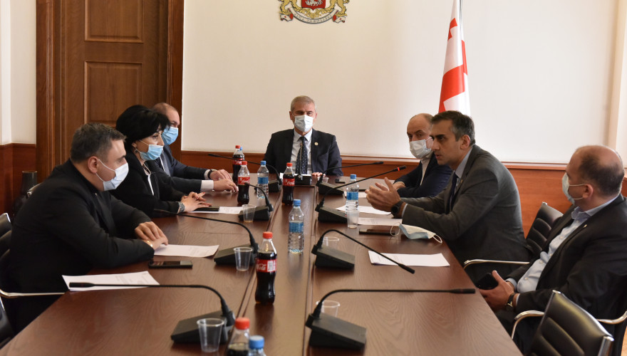 The Procedural Issues and Rules Committee determining the number of the members of the Fact-Finding Commission and the representative quotas