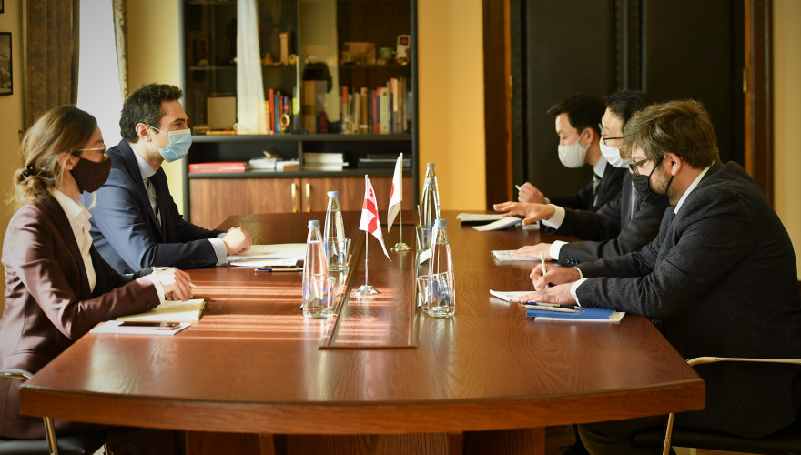 პარლამენტის თავმჯდომარის მოადგილე კახაბერ კუჭავა იაპონიის საგანგებო და სრულუფლებიან ელჩს საქართველოში, აკირა იმამურას შეხვდა