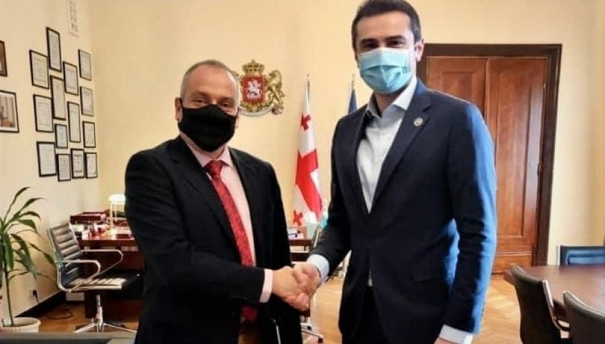 პარლამენტის თავმჯდომარის მოადგილე, კახაბერ კუჭავა ისრაელის სახელმწიფოს საგანგებო და სრულუფლებიან ელჩს საქართველოში, რან გიდორს შეხვდა