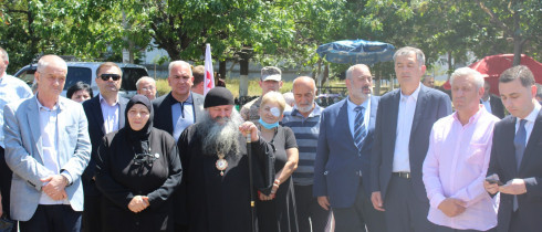 შოთა ხაბარელი და კობა კობალაძე საქართველოს ტერიტორიული მთლიანობისთვის ბრძოლაში დაღუპული მამა-შვილის ბადრი და ვახტანგ გზირიშვილების სახელობის ქუჩის გახსნას დაესწრნენ