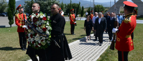 The Speaker, David Usupashvili and MPs laid the wreath on the Memorial to the Heroes of War of August, 2008 to commemorate deceased