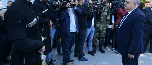 The Speaker, Mr. David Usupashvili, the First Vice-Speaker, Ms. Manana Kobakhidze and MPs laid the wreath on the memorial to the heroes deceased for territorial integrity of Georgia
