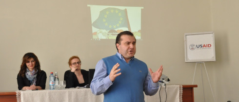 გიორგი მოსიძე „ევროპის დღის“ აღსანიშნავად ახალქალაქის საჯარო სკოლის მოსწავლეებს შეხვდა