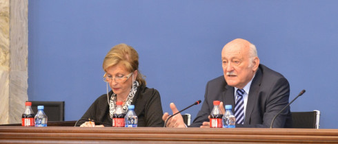 რევაზ არველაძე პარლამენტის სტაჟიორებს შეხვდა
