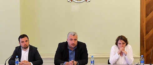 პარლამენტის დროებითი საგამოძიებო კომისიის თავმჯდომარე სერგი კაპანაძე არასამთავრობო ორგანიზაციების წარმომადგენლებს შეხვდა